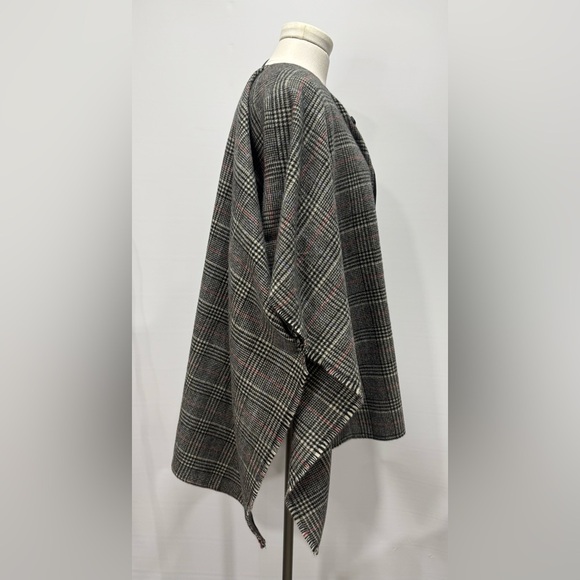 Vince Camuto   Shawl Poncho Cape EUC - Picture 3 of 8